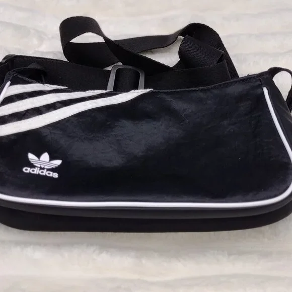 Adidas Originals Adicolor Classic Mini Airliner Bag – Black/White - Picture 5 of 8